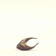 幅：0.9 (cm)×奥行：1.8 (cm)×高さ：1.1 (cm)／4 (g)，撮影・計測日：2002-05-07
