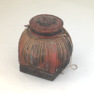 幅：31 (cm)×奥行：32 (cm)×高さ：32 (cm)／798 (g)，撮影・計測日：1996-02-01