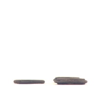 幅：2.6 (cm)×奥行：2.7 (cm)×高さ：0.3 (cm)／2 (g)，撮影・計測日：2002-05-15