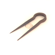 幅：1.3 (cm)×奥行：4.5 (cm)×高さ：0.6 (cm)／2 (g)，撮影・計測日：2002-05-15