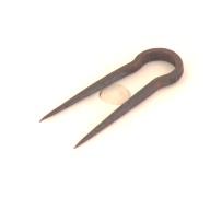 幅：1.4 (cm)×奥行：4.4 (cm)×高さ：0.5 (cm)／2 (g)，撮影・計測日：2002-05-16