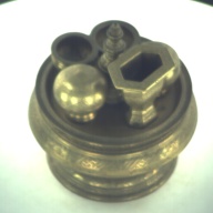 幅：20 (cm)×奥行：19 (cm)×高さ：21 (cm)／2.6 (kg)，撮影・計測日：1995-06-05