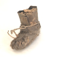 幅：12 (cm)×奥行：26 (cm)×高さ：19 (cm)／224 (g)，撮影・計測日：2000-05-02