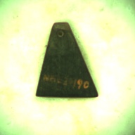 幅：2.7 (cm)×奥行：3.3 (cm)×高さ：0.4 (cm)／5 (g)，撮影・計測日：1995-07-25