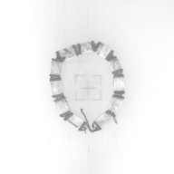 幅：16 (cm)×奥行：19 (cm)×高さ：1.9 (cm)／84 (g)，撮影・計測日：1985-07-22