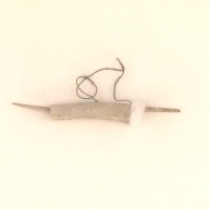 幅：15 (cm)×奥行：2.1 (cm)×高さ：2.0 (cm)／2 (g)，撮影・計測日：2003-01-28
