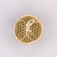 幅：15 (cm)×奥行：16 (cm)×高さ：25 (cm)／21 (g)，撮影・計測日：2004-12-07
