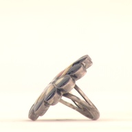 幅：2.9 (cm)×奥行：2.4 (cm)×高さ：2.4 (cm)／1 (g)，撮影・計測日：2002-10-25