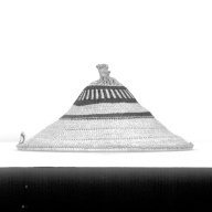 幅：48 (cm)×奥行：46 (cm)×高さ：23 (cm)／392 (g)，撮影・計測日：1988-06-24