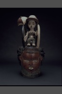 幅：32 (cm)×奥行：42 (cm)×高さ：68 (cm)／4.6 (kg)，撮影・計測日：1989-11-22
