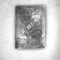 幅：3.9 (cm)×奥行：5.6 (cm)×高さ：0.9 (cm)／12 (g)，撮影・計測日：1992-12-25