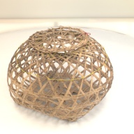 幅：64 (cm)×奥行：64 (cm)×高さ：43 (cm)／1.68 (kg)，撮影・計測日：2001-09-20