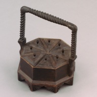 幅：30 (cm)×奥行：28 (cm)×高さ：33 (cm)／1.6 (kg)，撮影・計測日：2003-02-05