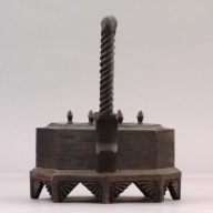 幅：30 (cm)×奥行：28 (cm)×高さ：33 (cm)／1.6 (kg)，撮影・計測日：2003-02-05