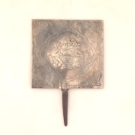 幅：8.5 (cm)×奥行：13 (cm)×高さ：1.1 (cm)／89 (g)，撮影・計測日：2001-06-12