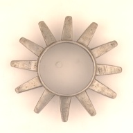 幅：13 (cm)×奥行：13 (cm)×高さ：4.0 (cm)／654 (g)，撮影・計測日：2001-06-18