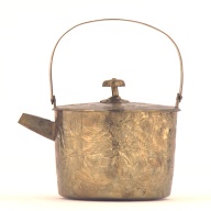 幅：7.1 (cm)×奥行：8.9 (cm)×高さ：10 (cm)／77 (g)，撮影・計測日：2001-06-22