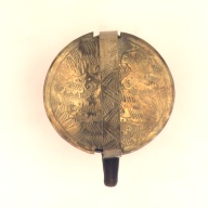 幅：7.1 (cm)×奥行：8.9 (cm)×高さ：10 (cm)／77 (g)，撮影・計測日：2001-06-22