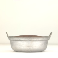 幅：34 (cm)×奥行：33 (cm)×高さ：15 (cm)／1.68 (kg)，撮影・計測日：2001-11-01