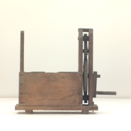幅：51 (cm)×奥行：17 (cm)×高さ：42 (cm)／2.45 (kg)，撮影・計測日：2001-11-30