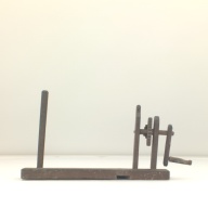 幅：54 (cm)×奥行：13 (cm)×高さ：28 (cm)／1.19 (kg)，撮影・計測日：2001-11-30