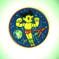 幅：8.7 (cm)×奥行：8.7 (cm)×高さ：0.5 (cm)／24 (g)，撮影・計測日：1996-09-05