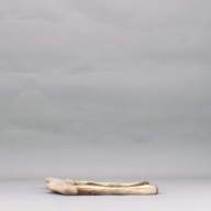 幅：28 (cm)×奥行：41 (cm)×高さ：4.7 (cm)／706 (g)，撮影・計測日：2004-11-02