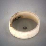 幅：6.5 (cm)×奥行：6.5 (cm)×高さ：2.0 (cm)／37 (g)，撮影・計測日：1993-11-11