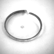 幅：0.5 (cm)×奥行：9.7 (cm)×高さ：0.6 (cm)／16 (g)，撮影・計測日：1996-12-13