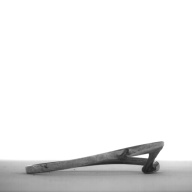 幅：0.7 (cm)×奥行：9.2 (cm)×高さ：0.5 (cm)／13 (g)，撮影・計測日：1996-12-13