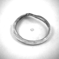 幅：1.1 (cm)×奥行：9.3 (cm)×高さ：1.0 (cm)／37 (g)，撮影・計測日：1996-12-13