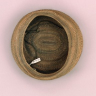 幅：29 (cm)×奥行：28 (cm)×高さ：9.9 (cm)／240 (g)，撮影・計測日：2002-06-27