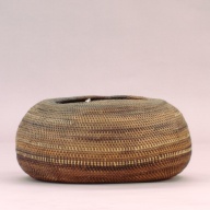 幅：31 (cm)×奥行：29 (cm)×高さ：15 (cm)／393 (g)，撮影・計測日：2002-06-27