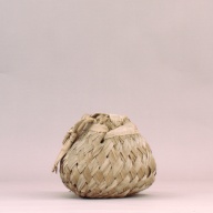 幅：39 (cm)×奥行：20 (cm)×高さ：17 (cm)／305 (g)，撮影・計測日：2002-06-27