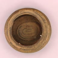 幅：40 (cm)×奥行：38 (cm)×高さ：12 (cm)／523 (g)，撮影・計測日：2002-06-27