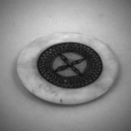 幅：7.0 (cm)×奥行：6.8 (cm)×高さ：0.7 (cm)／39 (g)，撮影・計測日：1993-11-12