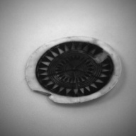 幅：13 (cm)×奥行：14 (cm)×高さ：0.7 (cm)／165 (g)，撮影・計測日：1993-11-12