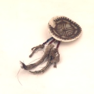 幅：5.3 (cm)×奥行：17 (cm)×高さ：2.7 (cm)／28 (g)，撮影・計測日：2001-07-18