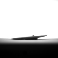 幅：8.6 (cm)×奥行：7.4 (cm)×高さ：0.6 (cm)／46 (g)，撮影・計測日：1993-11-12