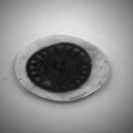 幅：12 (cm)×奥行：11 (cm)×高さ：0.9 (cm)／82 (g)，撮影・計測日：1993-11-12