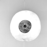 幅：16 (cm)×奥行：16 (cm)×高さ：2.4 (cm)／208 (g)，撮影・計測日：1994-01-07