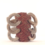 幅：7.7 (cm)×奥行：8.8 (cm)×高さ：7.6 (cm)／64 (g)，撮影・計測日：2001-07-25