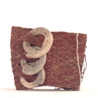 幅：7.7 (cm)×奥行：8.8 (cm)×高さ：7.6 (cm)／64 (g)，撮影・計測日：2001-07-25