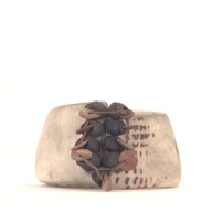 幅：7.6 (cm)×奥行：9.6 (cm)×高さ：4.6 (cm)／156 (g)，撮影・計測日：2001-07-23