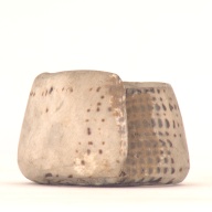 幅：6.7 (cm)×奥行：7.2 (cm)×高さ：4.7 (cm)／105 (g)，撮影・計測日：2001-07-23