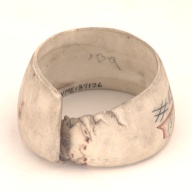 幅：7.8 (cm)×奥行：8.3 (cm)×高さ：4.8 (cm)／125 (g)，撮影・計測日：2001-07-23