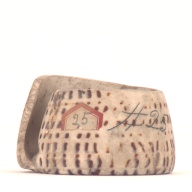 幅：6.8 (cm)×奥行：7.2 (cm)×高さ：4.7 (cm)／121 (g)，撮影・計測日：2001-07-23