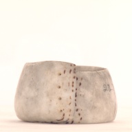 幅：8.8 (cm)×奥行：9.6 (cm)×高さ：5.6 (cm)／185 (g)，撮影・計測日：2001-07-25