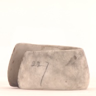 幅：8.8 (cm)×奥行：9.6 (cm)×高さ：5.6 (cm)／185 (g)，撮影・計測日：2001-07-25