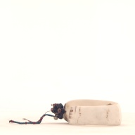 幅：8.1 (cm)×奥行：10 (cm)×高さ：3.8 (cm)／120 (g)，撮影・計測日：2001-07-25